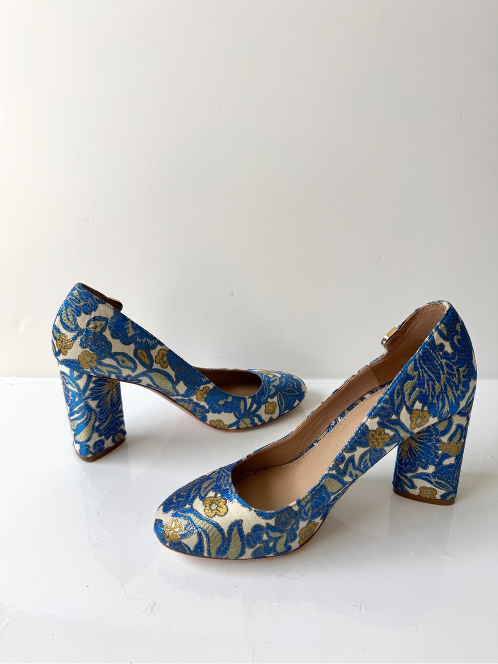 Tory Burch Elizabeth Metallic Floral Brocade Block Heel Pumps in Blue Multi Sz 8 - Picture 3 of 9